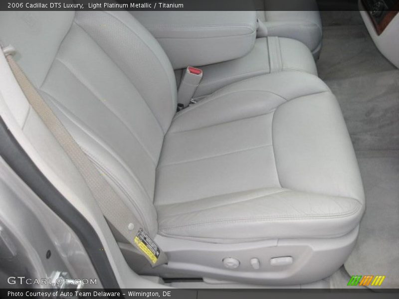 Light Platinum Metallic / Titanium 2006 Cadillac DTS Luxury