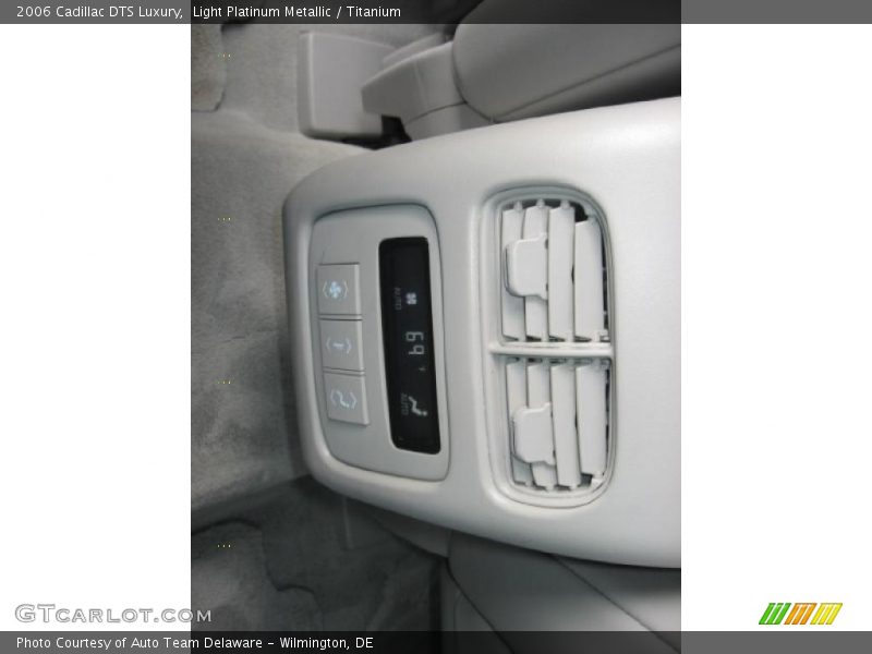 Light Platinum Metallic / Titanium 2006 Cadillac DTS Luxury