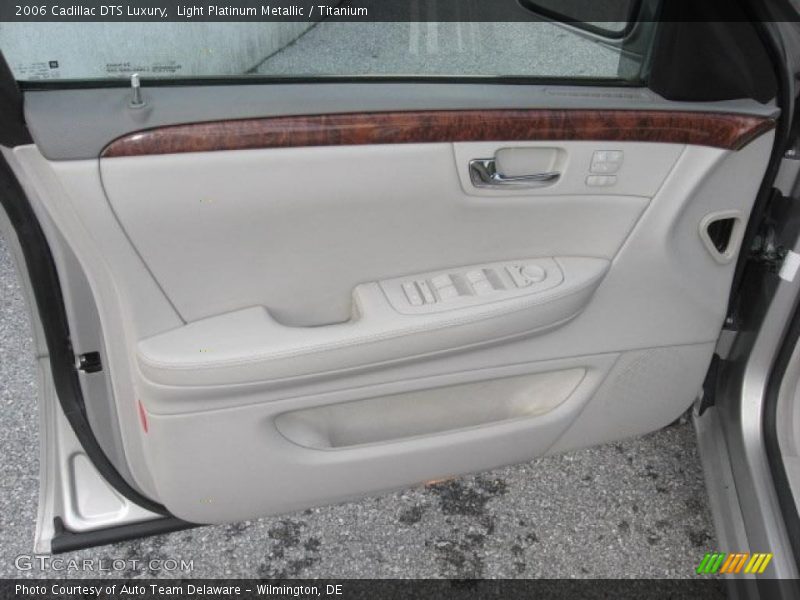 Light Platinum Metallic / Titanium 2006 Cadillac DTS Luxury