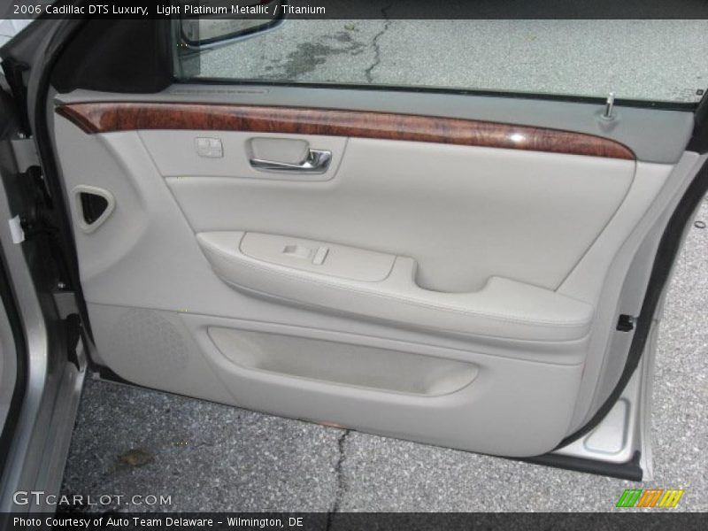 Light Platinum Metallic / Titanium 2006 Cadillac DTS Luxury