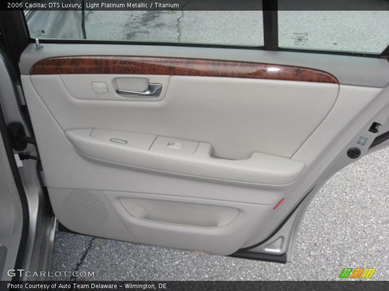 Light Platinum Metallic / Titanium 2006 Cadillac DTS Luxury