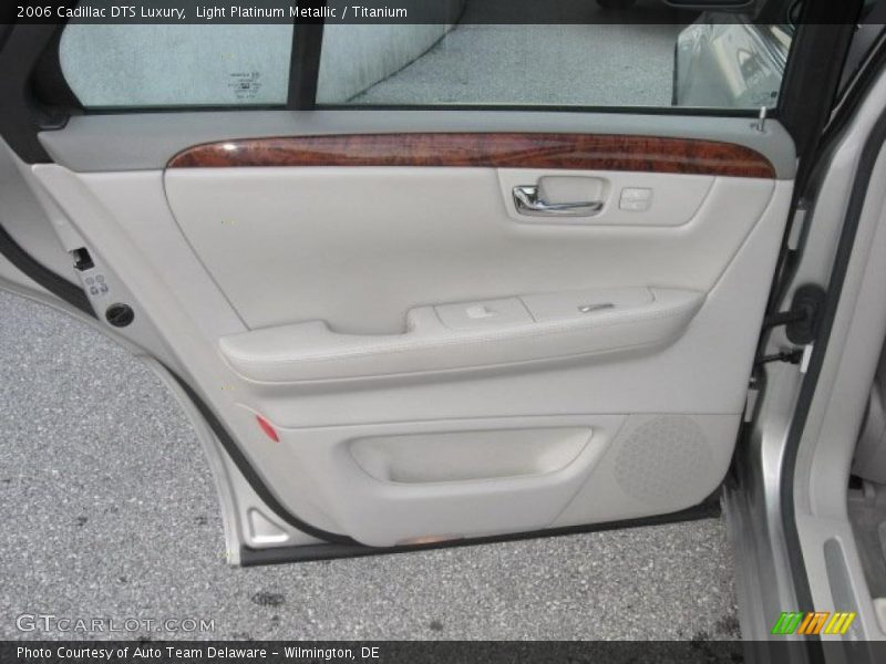 Light Platinum Metallic / Titanium 2006 Cadillac DTS Luxury
