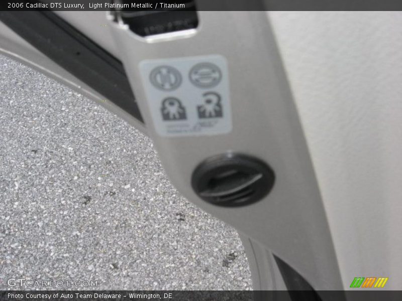 Light Platinum Metallic / Titanium 2006 Cadillac DTS Luxury