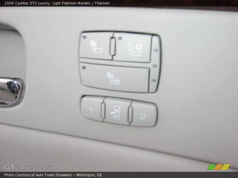 Light Platinum Metallic / Titanium 2006 Cadillac DTS Luxury