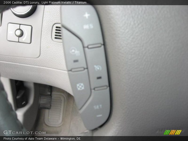 Light Platinum Metallic / Titanium 2006 Cadillac DTS Luxury