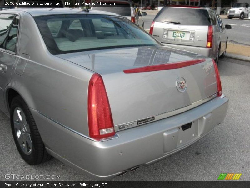 Light Platinum Metallic / Titanium 2006 Cadillac DTS Luxury