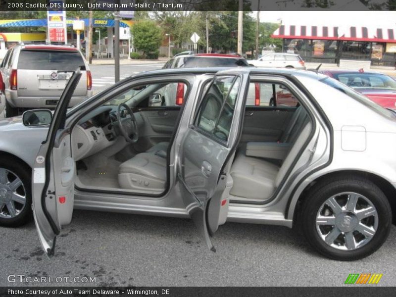 Light Platinum Metallic / Titanium 2006 Cadillac DTS Luxury