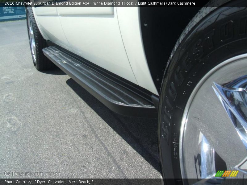 White Diamond Tricoat / Light Cashmere/Dark Cashmere 2010 Chevrolet Suburban Diamond Edition 4x4