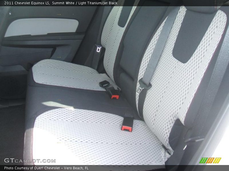Summit White / Light Titanium/Jet Black 2011 Chevrolet Equinox LS