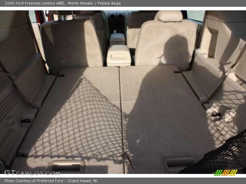  2006 Freestyle Limited AWD Trunk