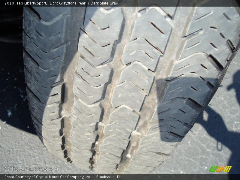 Light Graystone Pearl / Dark Slate Gray 2010 Jeep Liberty Sport