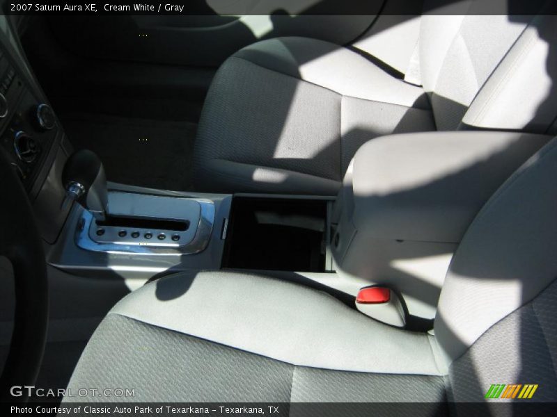 Cream White / Gray 2007 Saturn Aura XE