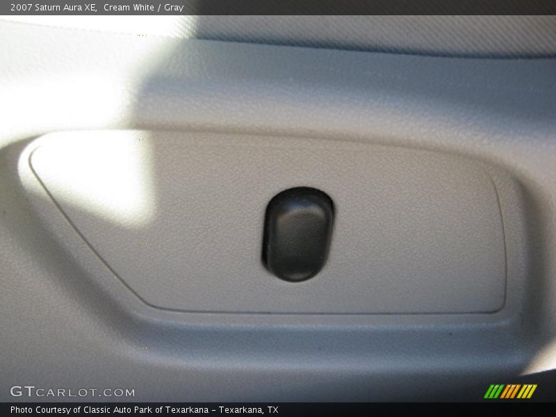 Cream White / Gray 2007 Saturn Aura XE