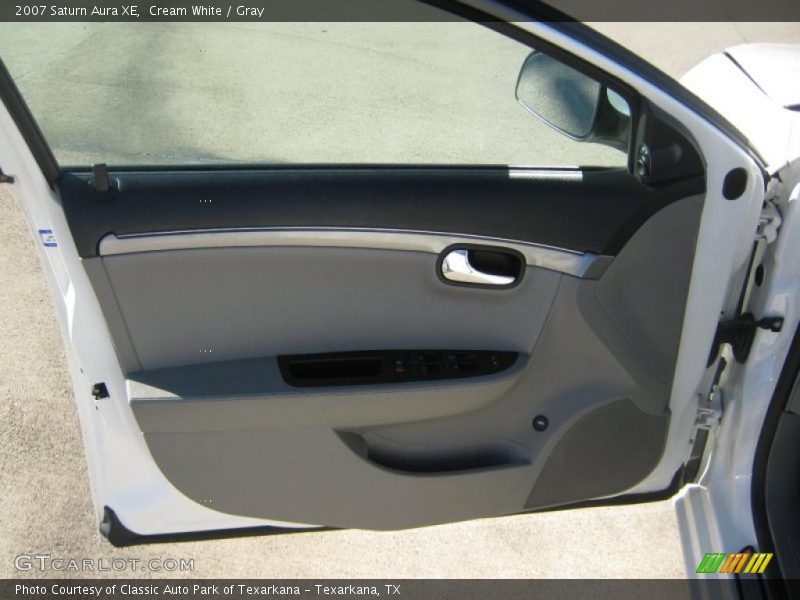 Cream White / Gray 2007 Saturn Aura XE