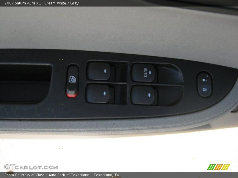 Cream White / Gray 2007 Saturn Aura XE