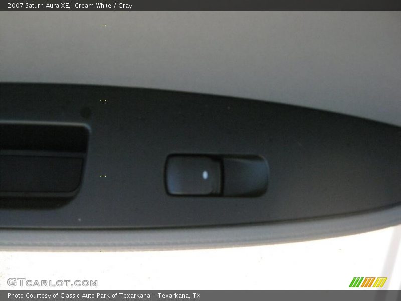 Cream White / Gray 2007 Saturn Aura XE