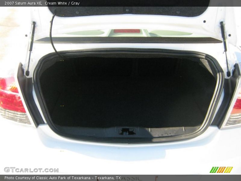 Cream White / Gray 2007 Saturn Aura XE