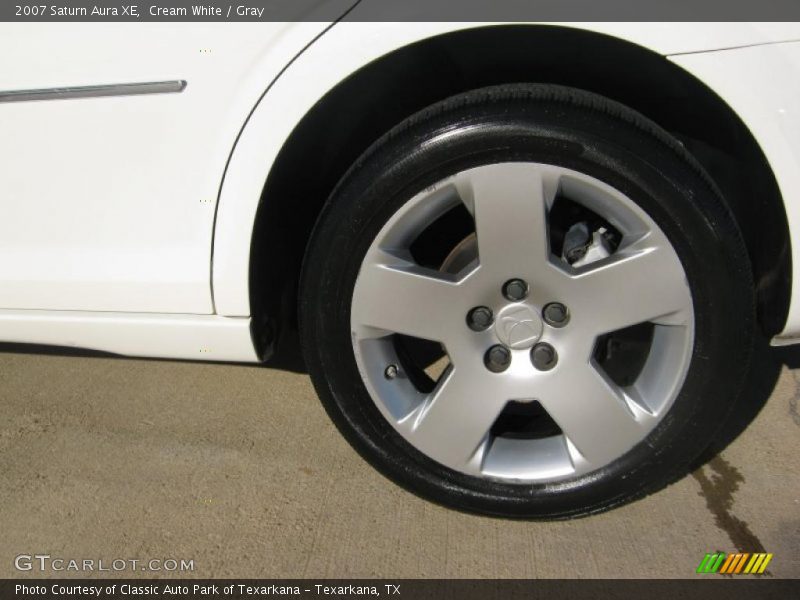 Cream White / Gray 2007 Saturn Aura XE