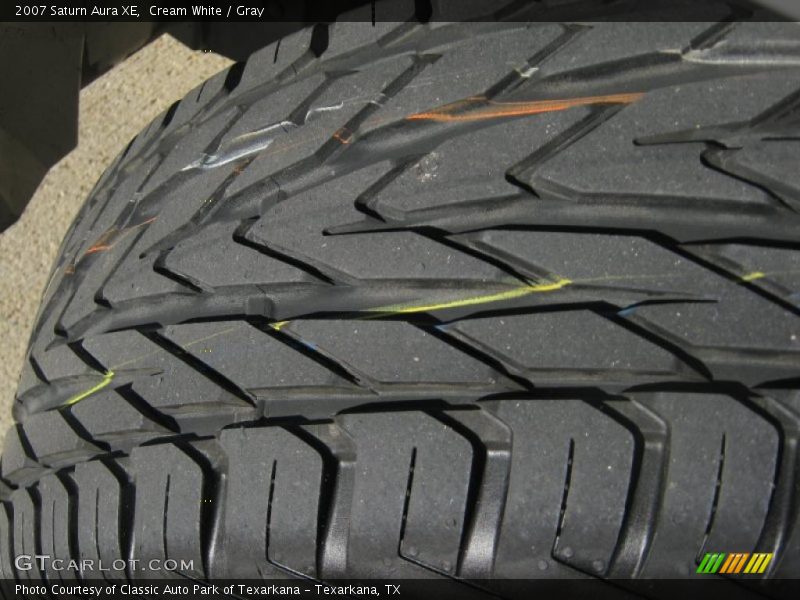 Cream White / Gray 2007 Saturn Aura XE