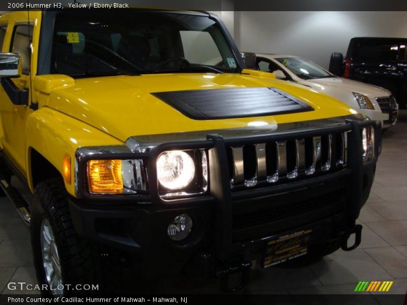Yellow / Ebony Black 2006 Hummer H3