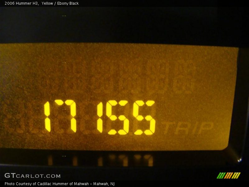 Yellow / Ebony Black 2006 Hummer H3
