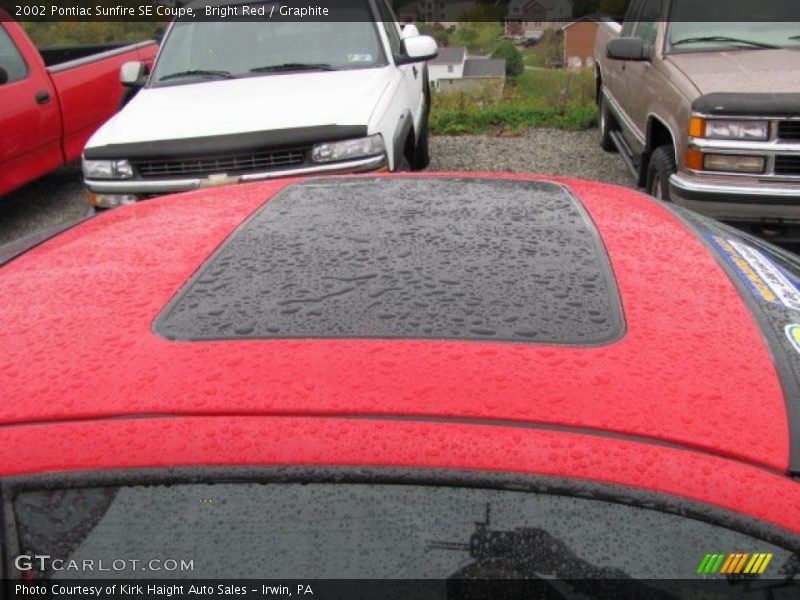 Bright Red / Graphite 2002 Pontiac Sunfire SE Coupe