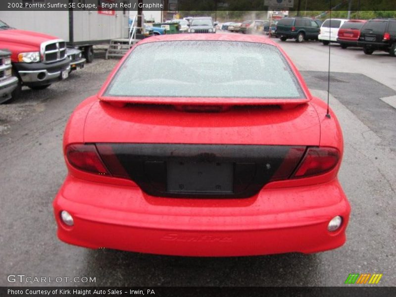 Bright Red / Graphite 2002 Pontiac Sunfire SE Coupe