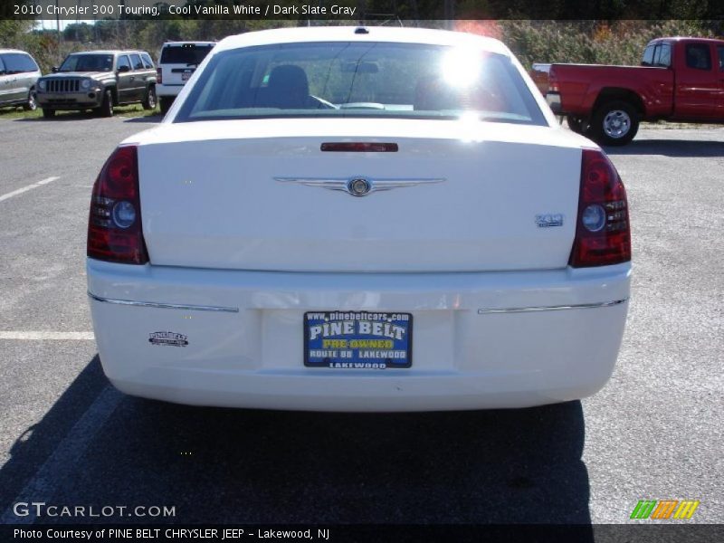 Cool Vanilla White / Dark Slate Gray 2010 Chrysler 300 Touring