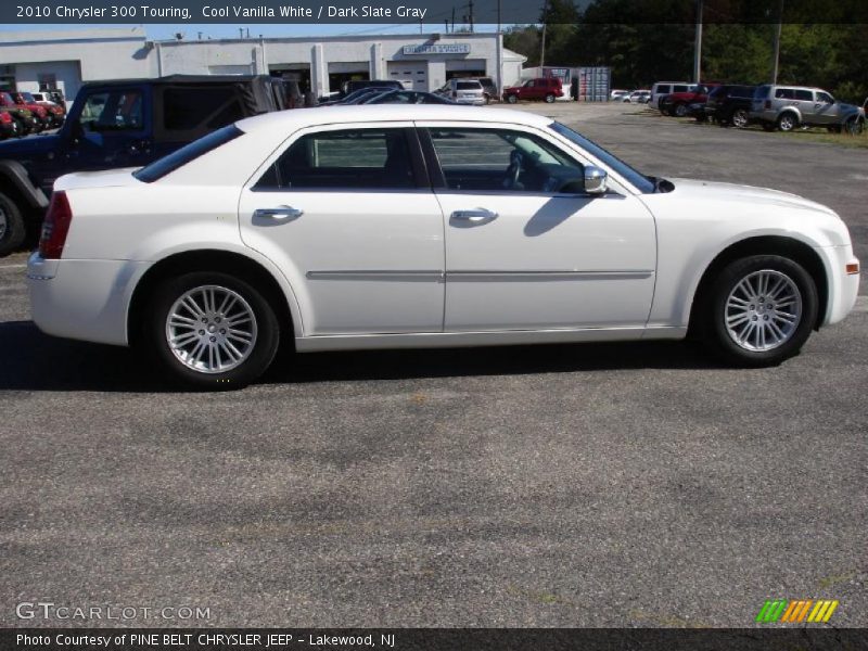 Cool Vanilla White / Dark Slate Gray 2010 Chrysler 300 Touring
