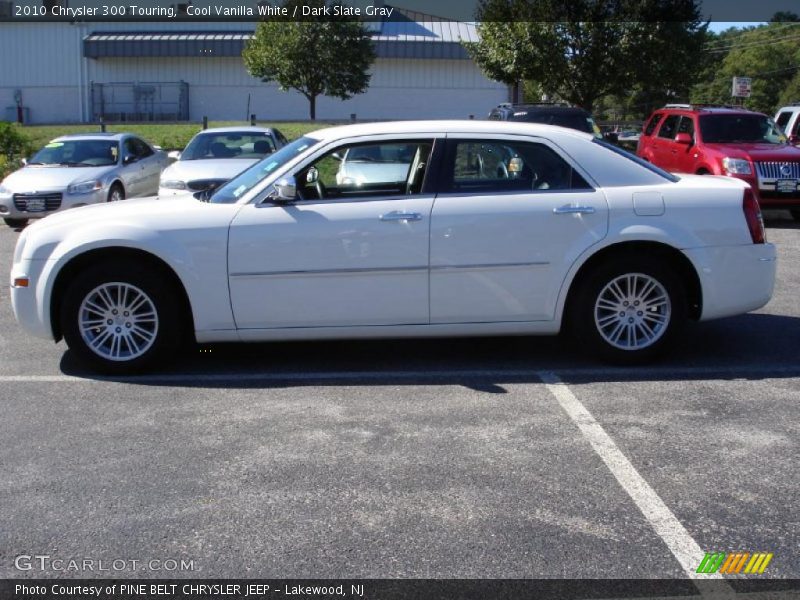 Cool Vanilla White / Dark Slate Gray 2010 Chrysler 300 Touring