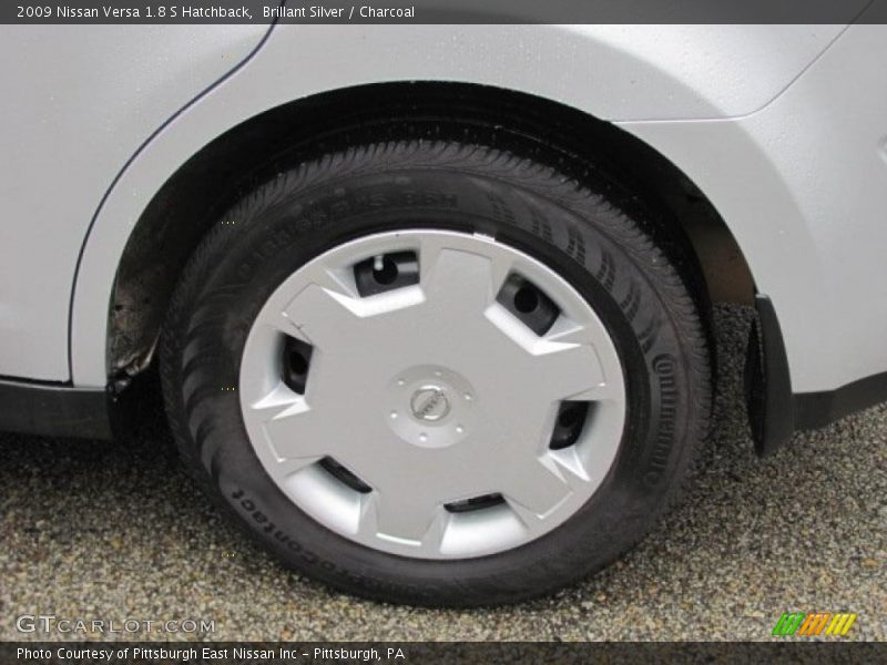 Brillant Silver / Charcoal 2009 Nissan Versa 1.8 S Hatchback