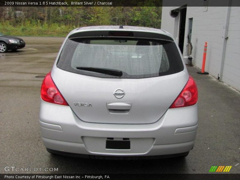 Brillant Silver / Charcoal 2009 Nissan Versa 1.8 S Hatchback