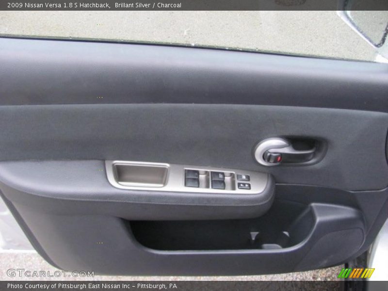 Brillant Silver / Charcoal 2009 Nissan Versa 1.8 S Hatchback