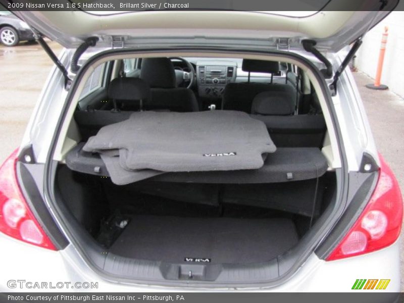 Brillant Silver / Charcoal 2009 Nissan Versa 1.8 S Hatchback