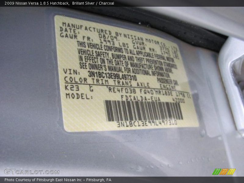 Brillant Silver / Charcoal 2009 Nissan Versa 1.8 S Hatchback