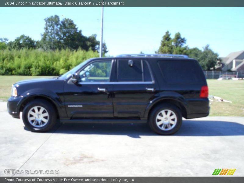 Black Clearcoat / Light Parchment 2004 Lincoln Navigator Ultimate
