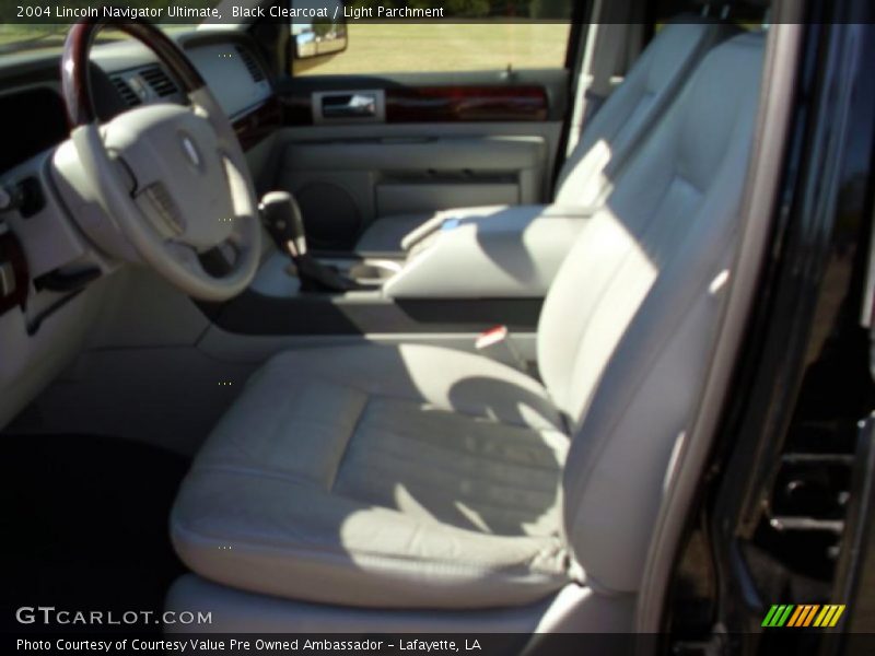 Black Clearcoat / Light Parchment 2004 Lincoln Navigator Ultimate
