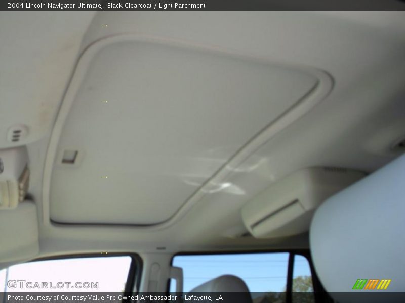 Black Clearcoat / Light Parchment 2004 Lincoln Navigator Ultimate