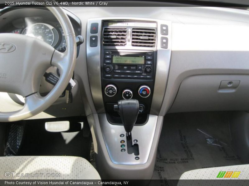 Nordic White / Gray 2005 Hyundai Tucson GLS V6 4WD