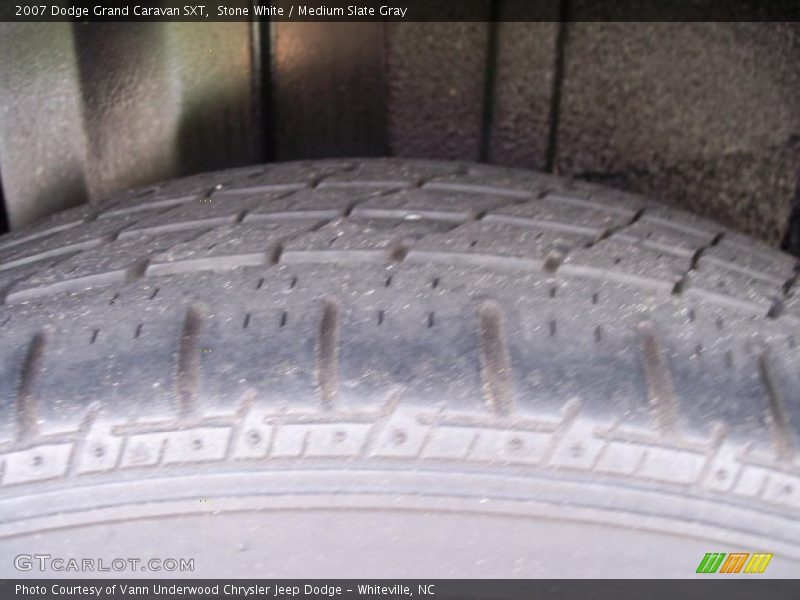 Stone White / Medium Slate Gray 2007 Dodge Grand Caravan SXT
