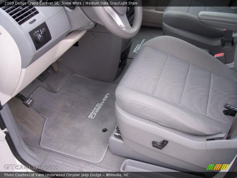 Stone White / Medium Slate Gray/Light Shale 2009 Dodge Grand Caravan SE