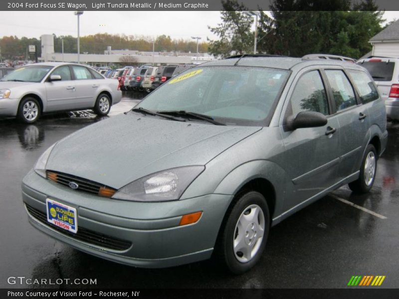 Light Tundra Metallic / Medium Graphite 2004 Ford Focus SE Wagon
