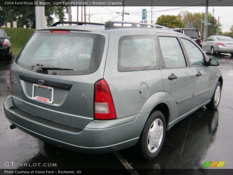 Light Tundra Metallic / Medium Graphite 2004 Ford Focus SE Wagon