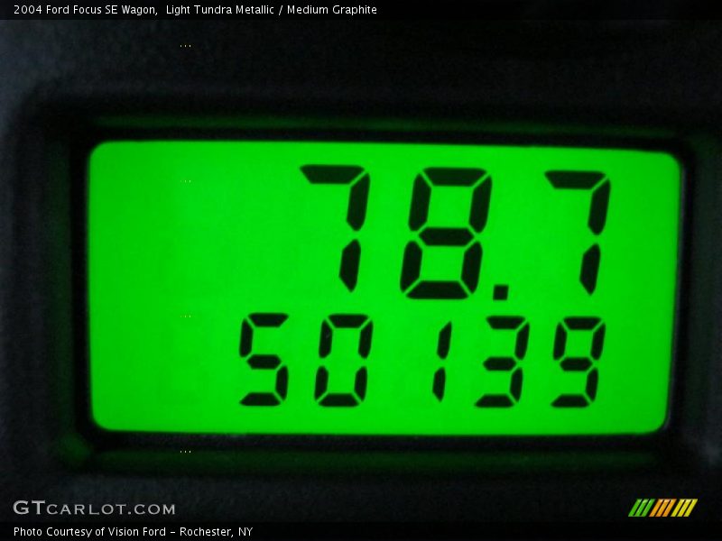 Light Tundra Metallic / Medium Graphite 2004 Ford Focus SE Wagon