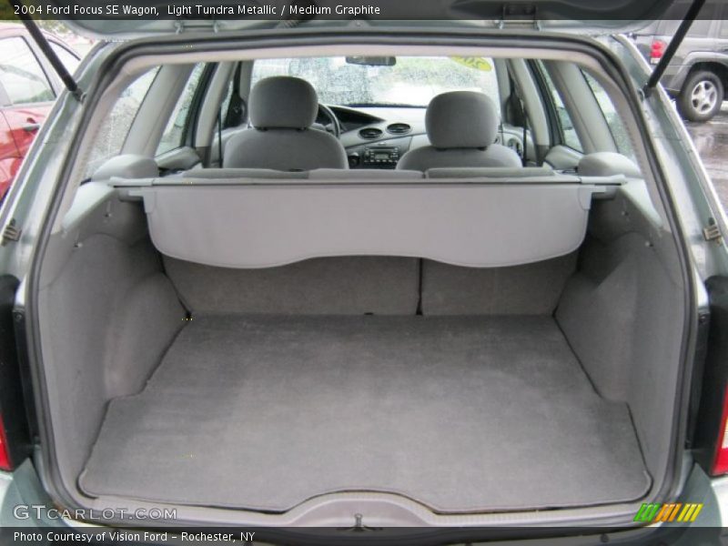Light Tundra Metallic / Medium Graphite 2004 Ford Focus SE Wagon