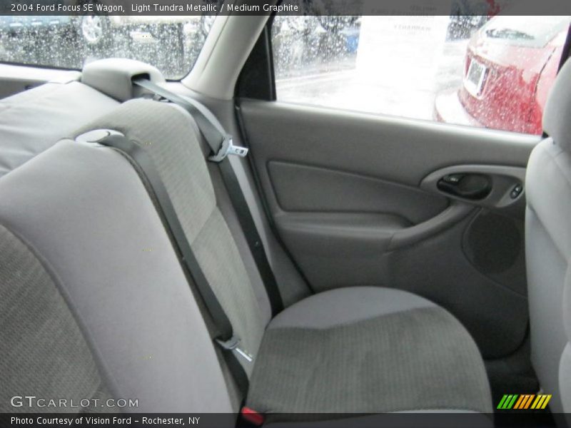 Light Tundra Metallic / Medium Graphite 2004 Ford Focus SE Wagon