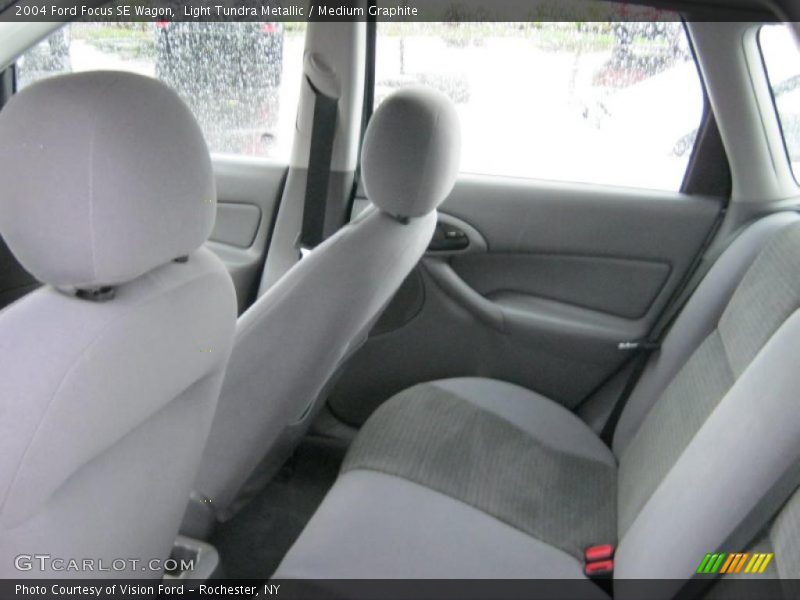 Light Tundra Metallic / Medium Graphite 2004 Ford Focus SE Wagon