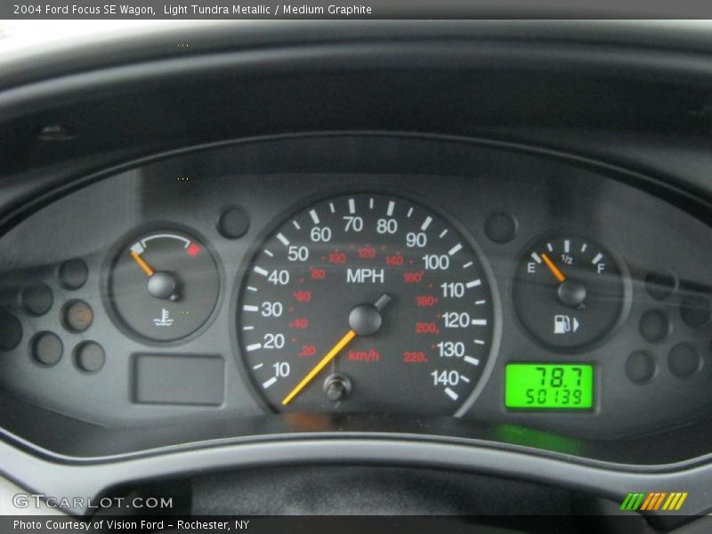 Light Tundra Metallic / Medium Graphite 2004 Ford Focus SE Wagon