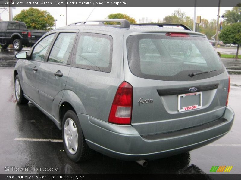 Light Tundra Metallic / Medium Graphite 2004 Ford Focus SE Wagon
