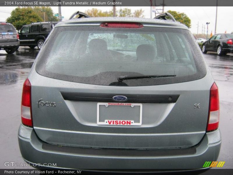 Light Tundra Metallic / Medium Graphite 2004 Ford Focus SE Wagon